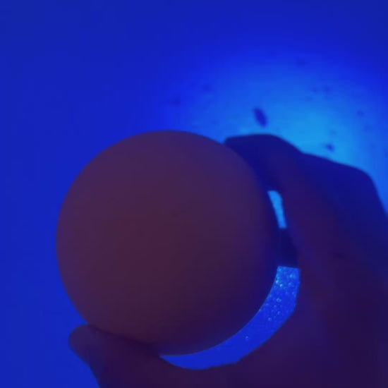 Effervescence Bombe de bain fluorescente.